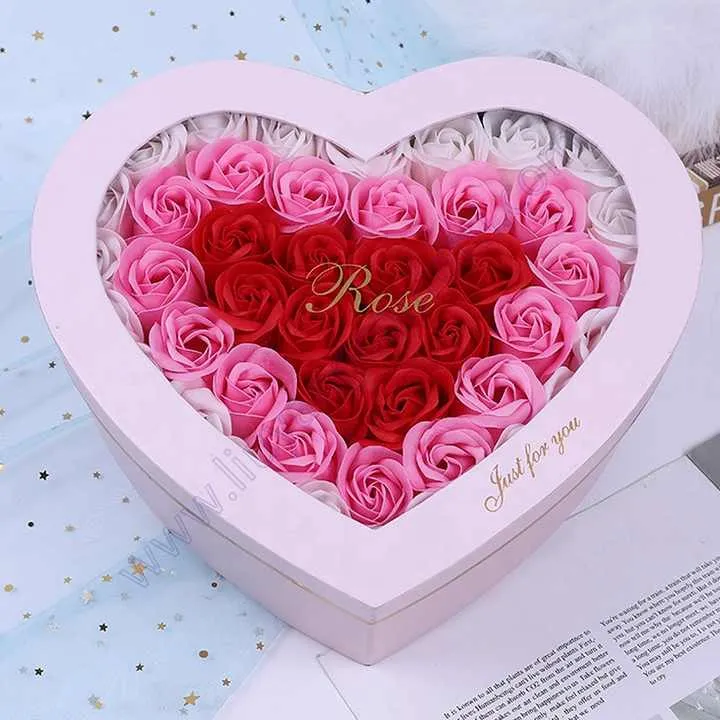 هدية من الورق المقوى ,cardboard gift